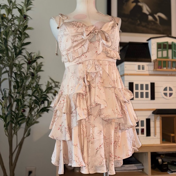 saints + secrets Dresses & Skirts - Saints + Secrets Champagne Floral Ruffled Mini Dress - Size Large NWT
